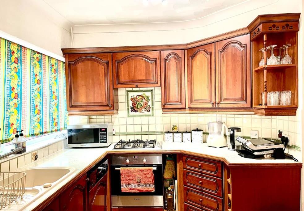 Stunning 1 Bedroom And Double Sofa Bed Near Train Station سوثامبتون المظهر الخارجي الصورة